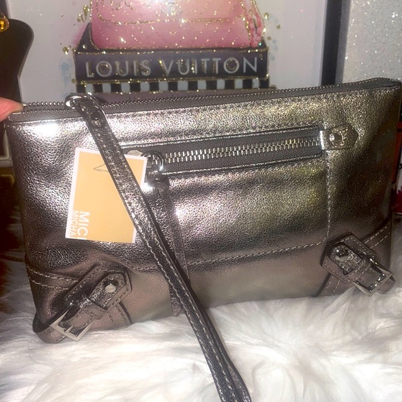 NWT Authentic Michael Kors wristlet clutch - Picture 1 of 15